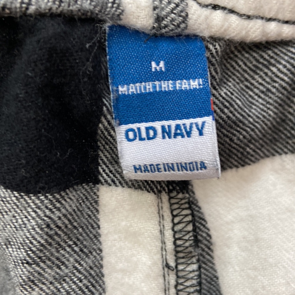 Women’s Old Navy plaid “Fa La …” pajama top and plaid long bottoms. Size M. - Picture 11 of 14